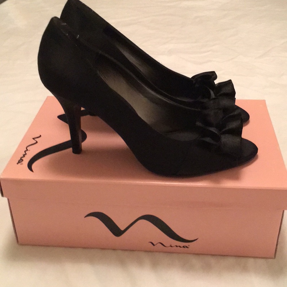 Perp toe pumps - Picture 2 of 2